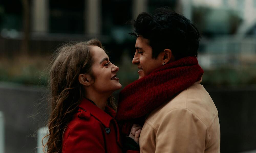 Cinta yang Tak Pernah Lepas, Bagaikan Perangko